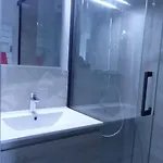 Confortable à 19 M² Avec Balcon