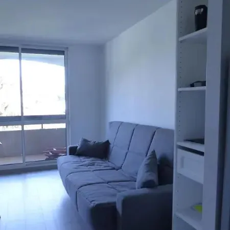 Confortable A 19 M² Avec Balcon *