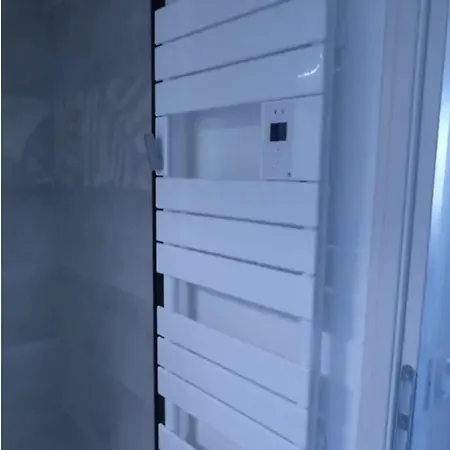 Confortable A 19 M² Avec Balcon 빌라르 드 랑