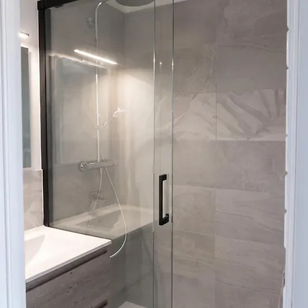 아파트 Confortable A 19 M² Avec Balcon 빌라르 드 랑