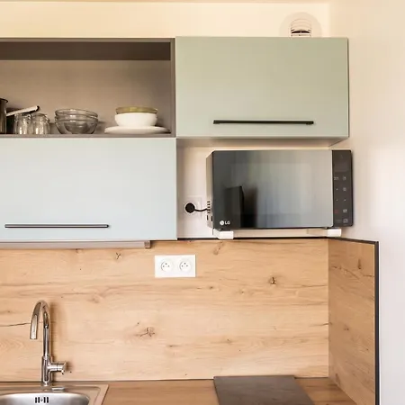 Confortable A 19 M² Avec Balcon 아파트 *