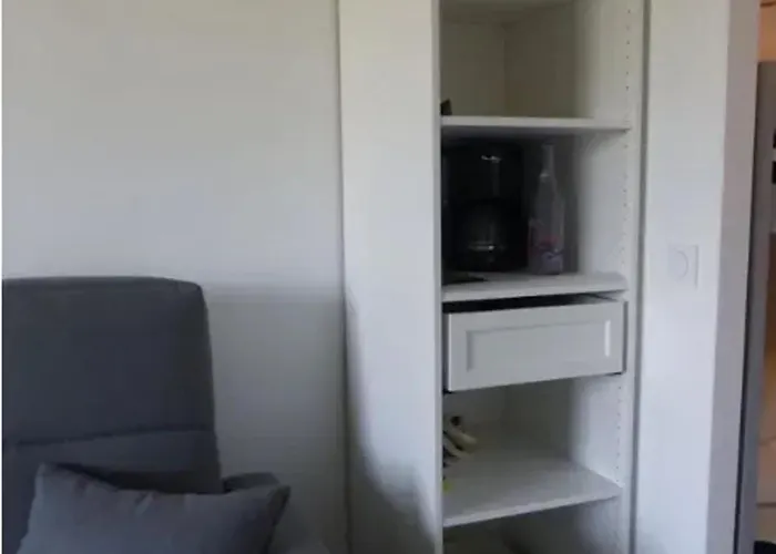 Confortable A 19 M² Avec Balcon Apartman